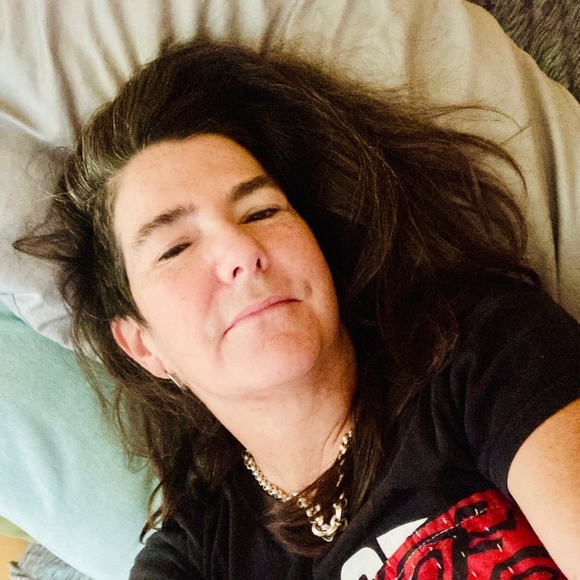 Meet your Posher, Eileen - Picture 1 of 3